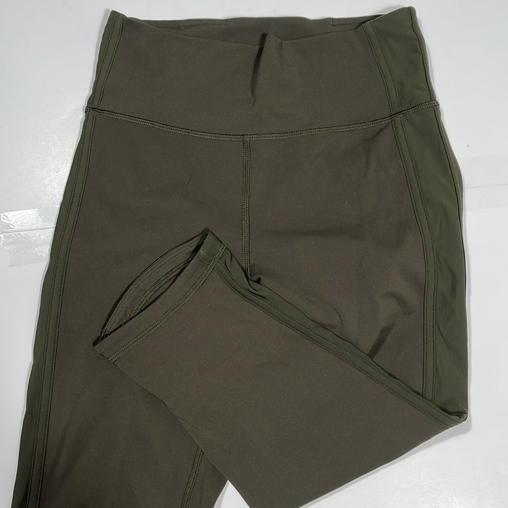 Lululemon capri Size 4 Green Dark Olive
